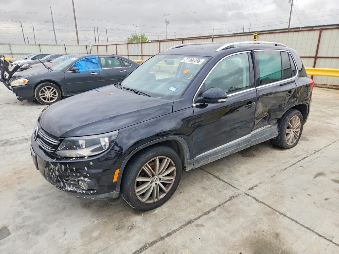 Vue de 2012 VOLKSWAGEN TIGUAN S, angle 1