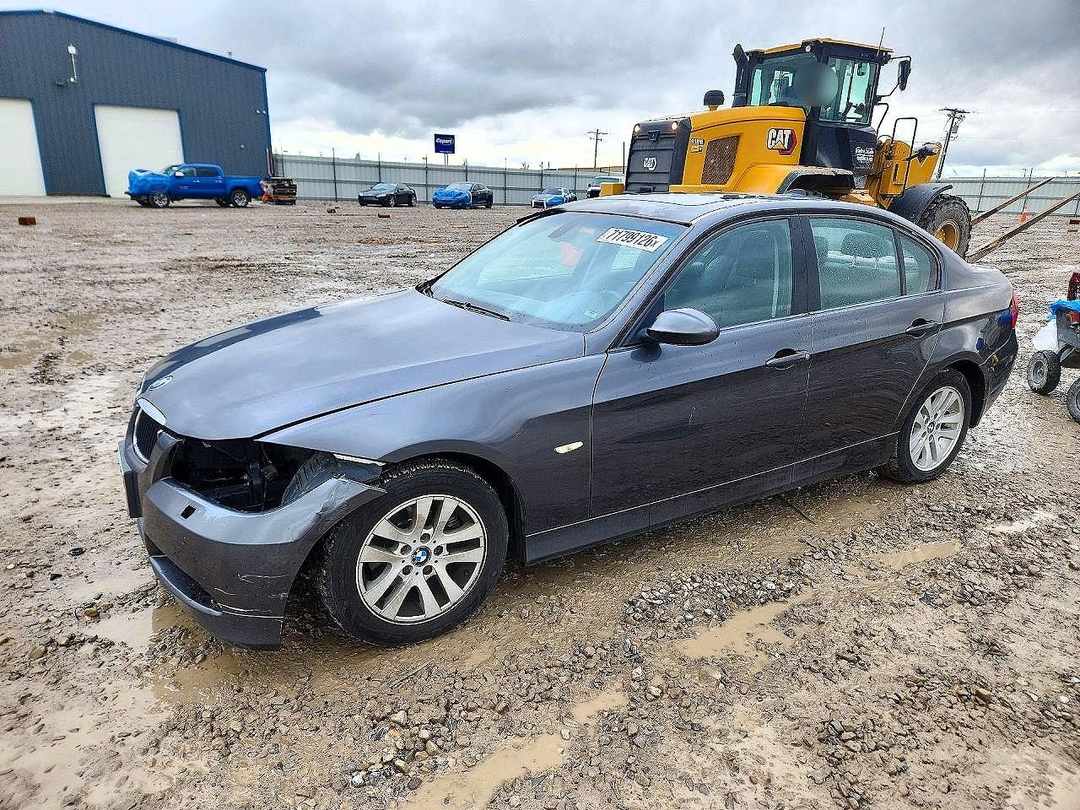 Вид 2006 BMW 325 XI, угол 1