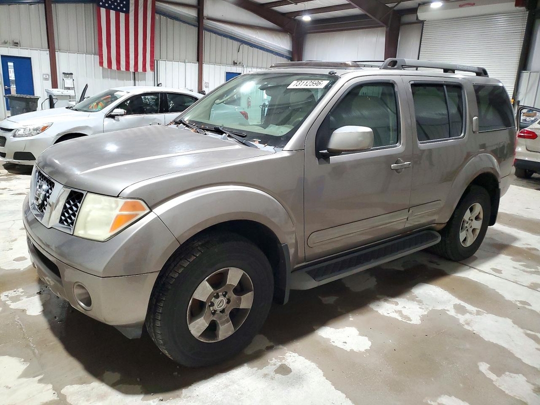 منظر 2005 NISSAN PATHFINDER XE، زاوية 1