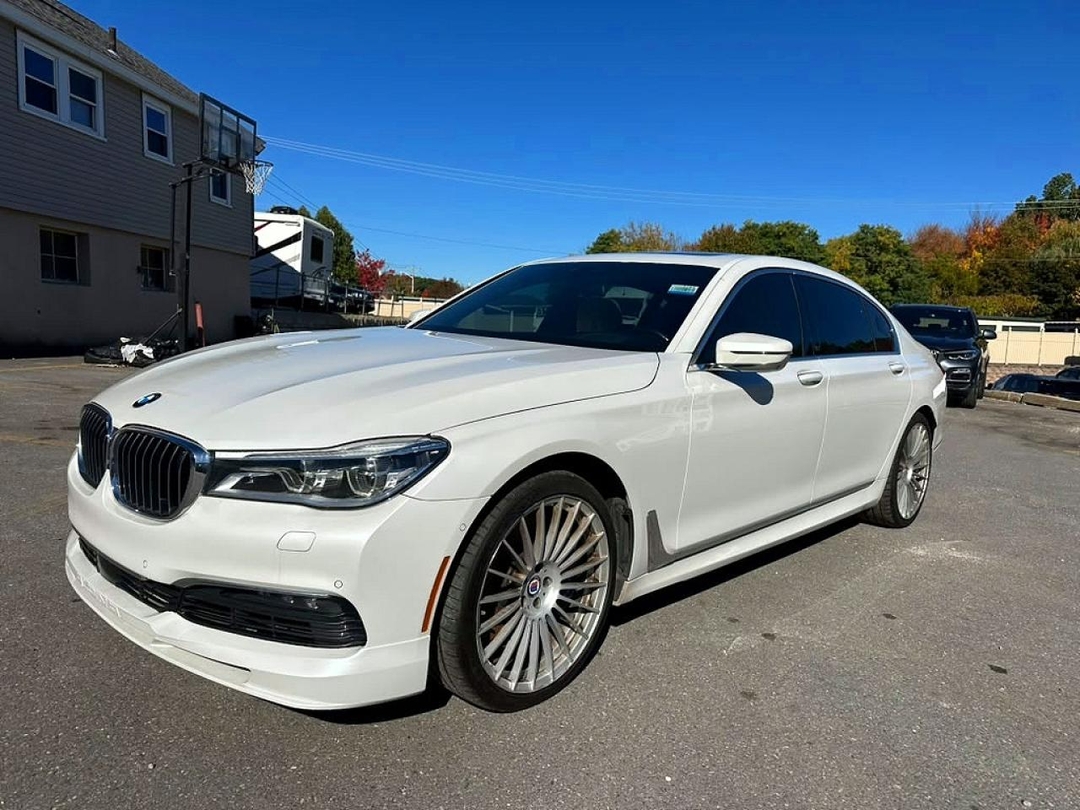 Вид 2018 BMW ALPINA B7, угол 1