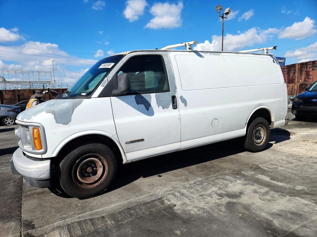 Vue de 2000 CHEVROLET EXPRESS 2500 VAN, angle 1