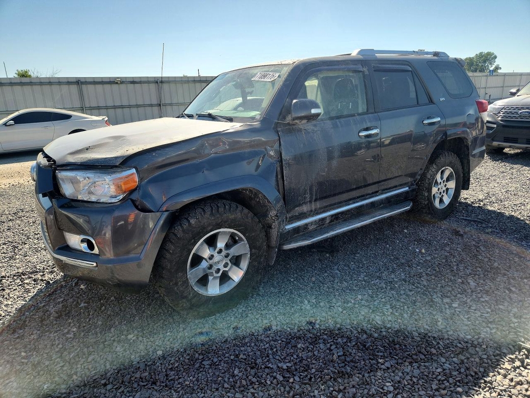 Вид 2013 TOYOTA 4RUNNER SR5, угол 1