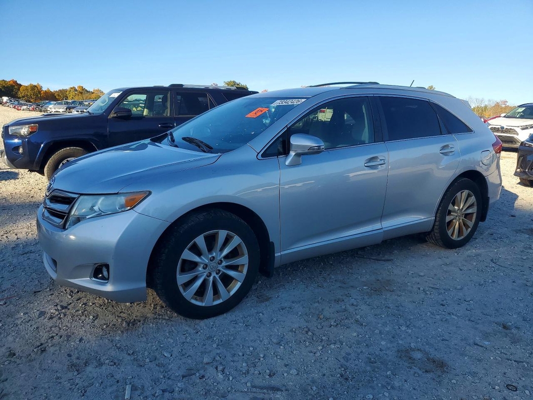 Vue de 2013 TOYOTA VENZA LE, angle 1