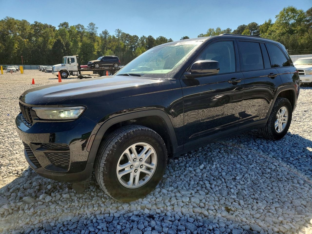 2022 JEEP GRAND CHEROKEE LAREDO view, angle 1