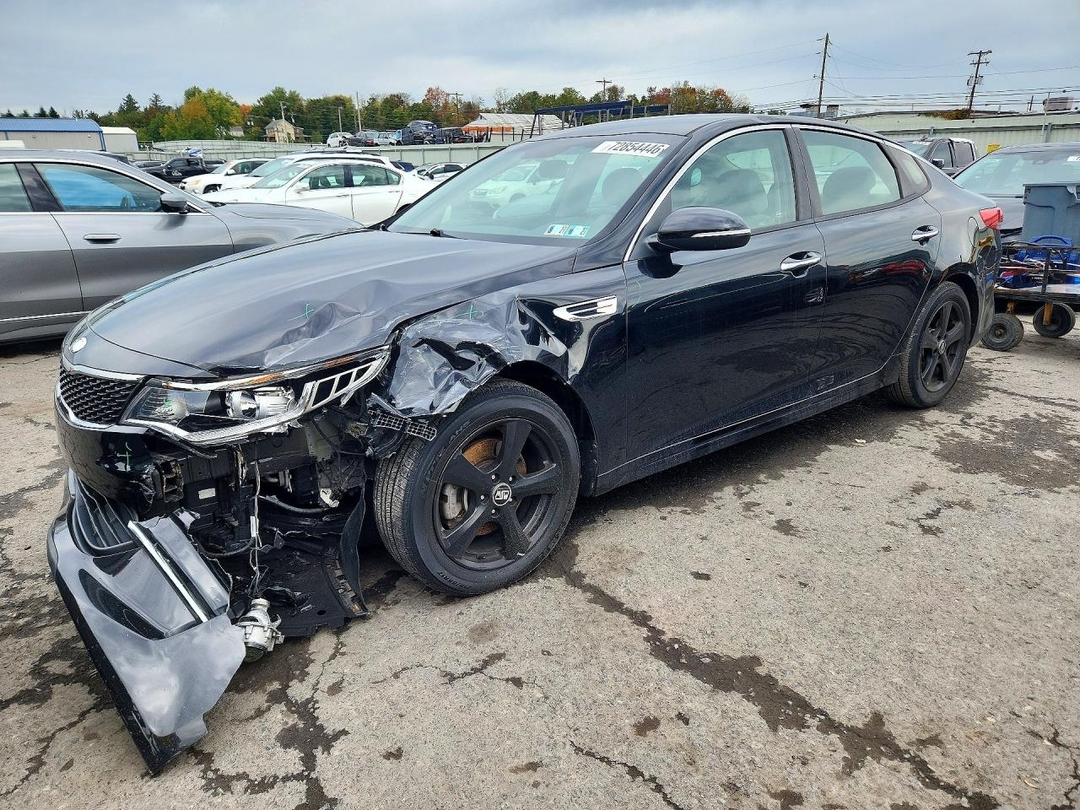 Vue de 2018 KIA OPTIMA LX, angle 1