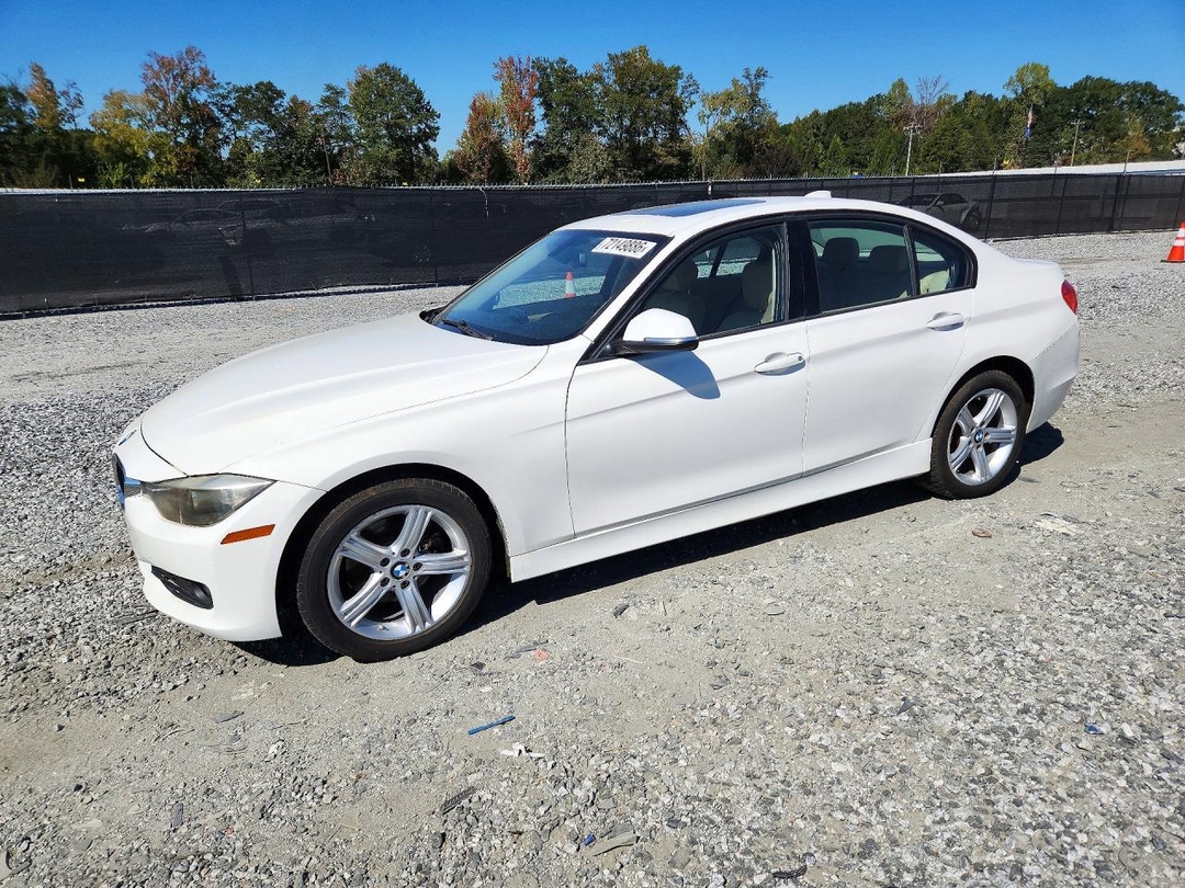 Vue de 2013 BMW 328 I SULEV, angle 1