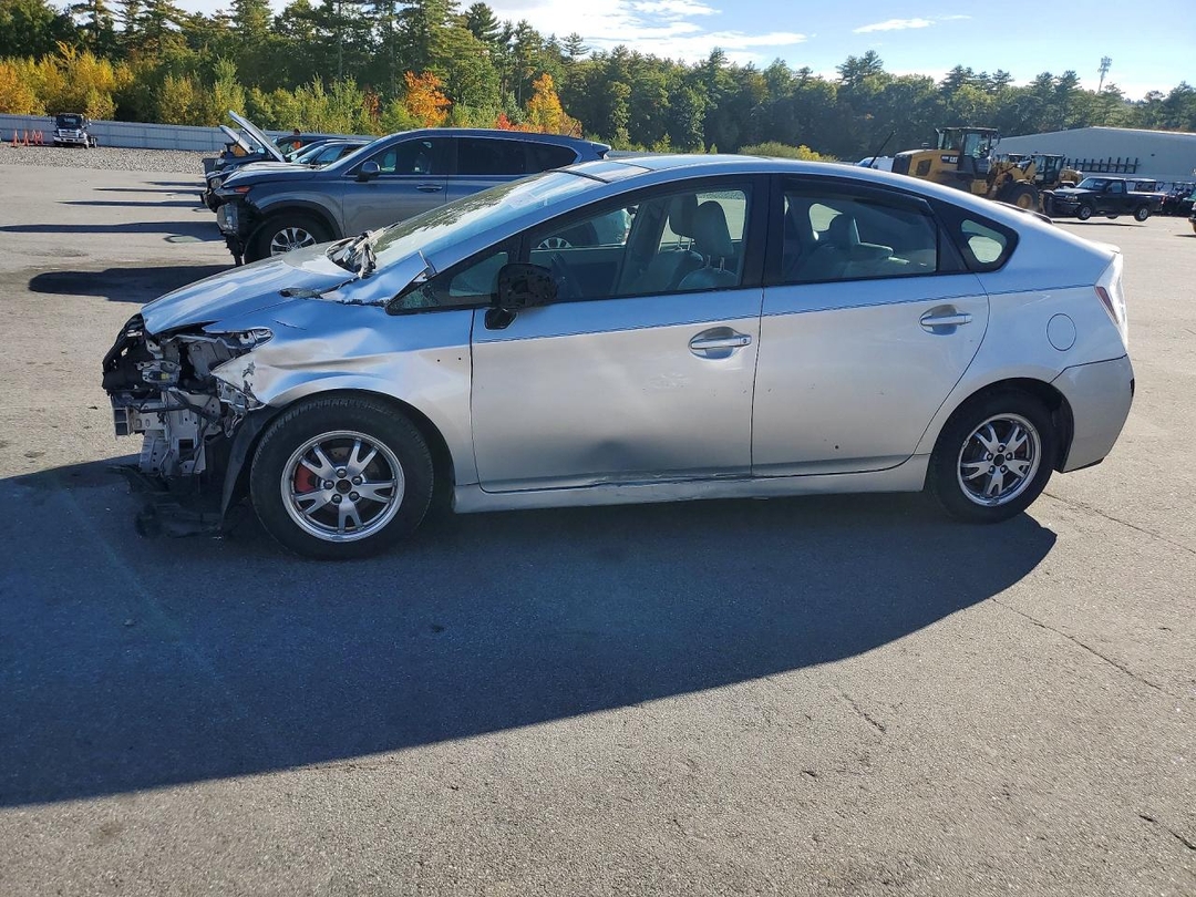 Vue de 2010 TOYOTA PRIUS IV, angle 1