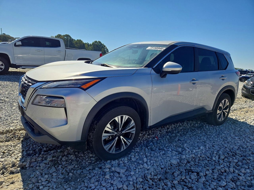 Vue de 2022 NISSAN ROGUE SV, angle 1