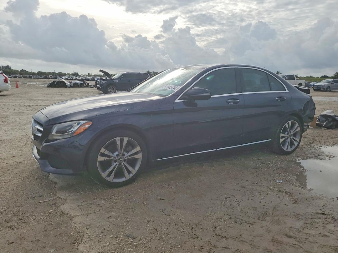 Vue de 2018 MERCEDES-BENZ C 300, angle 1