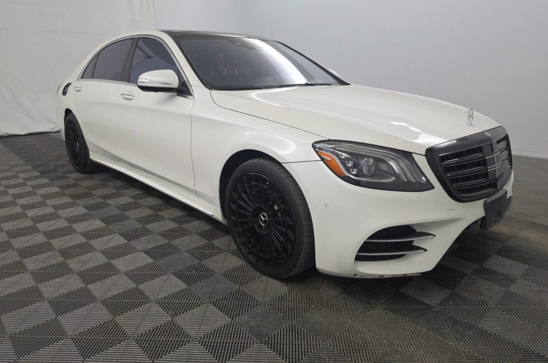 Vue de 2018 MERCEDES-BENZ S 560, angle 1