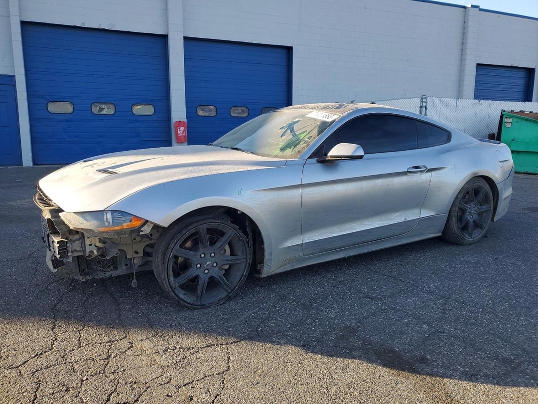 Vue de 2020 FORD MUSTANG, angle 1