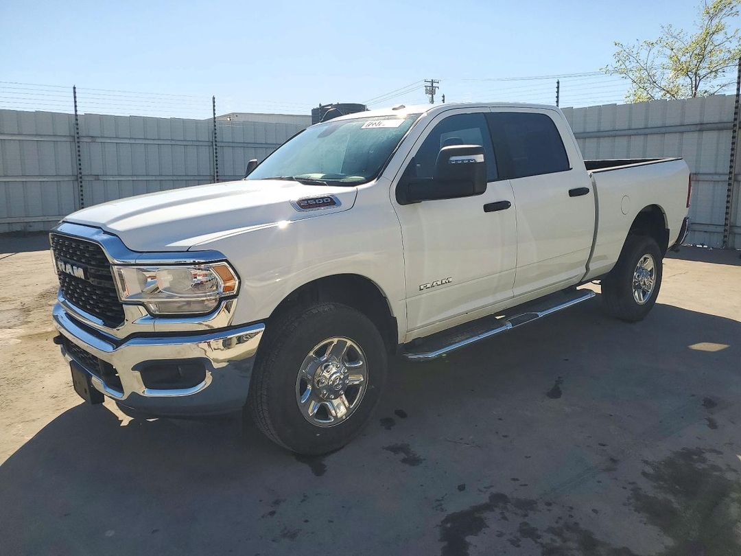 Вид 2024 RAM 2500 BIG HORN, угол 1