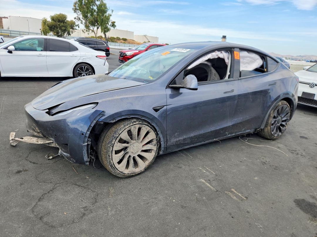 Vue de 2021 TESLA MODEL Y, angle 1