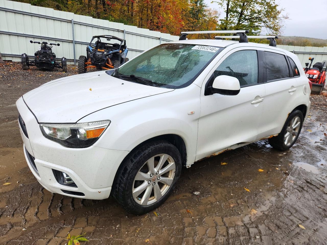 Vue de 2012 MITSUBISHI OUTLANDER SE, angle 1
