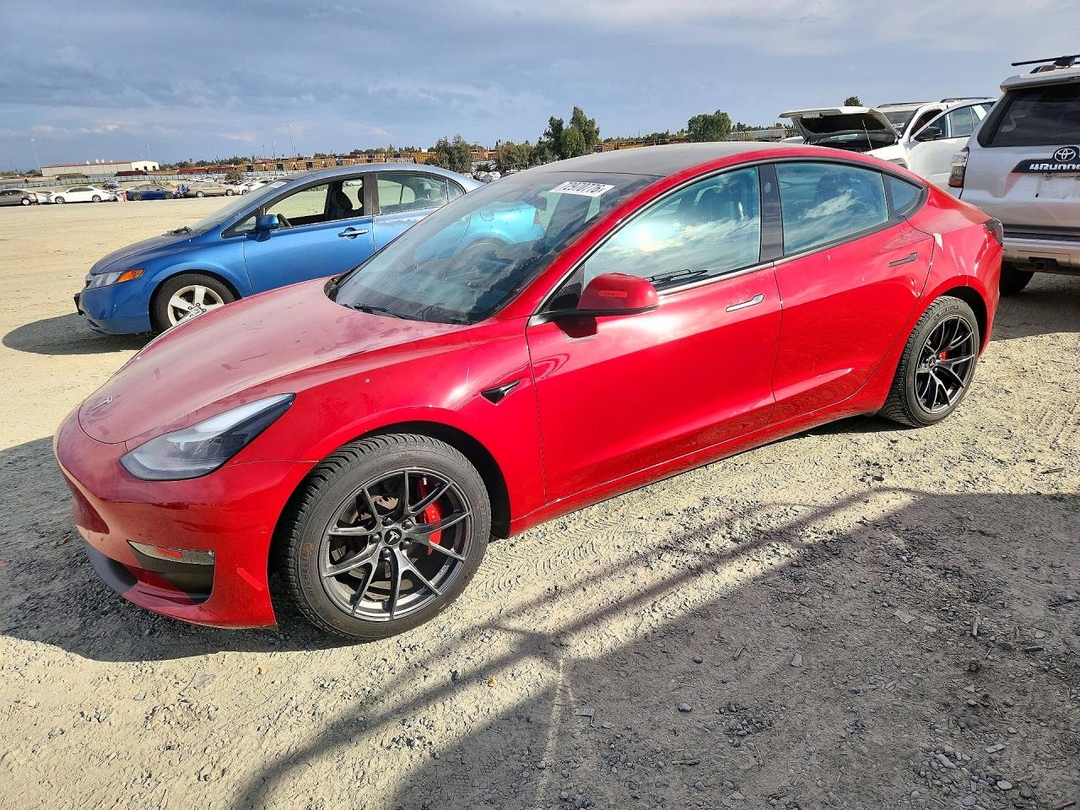 Vue de 2022 TESLA MODEL 3, angle 1