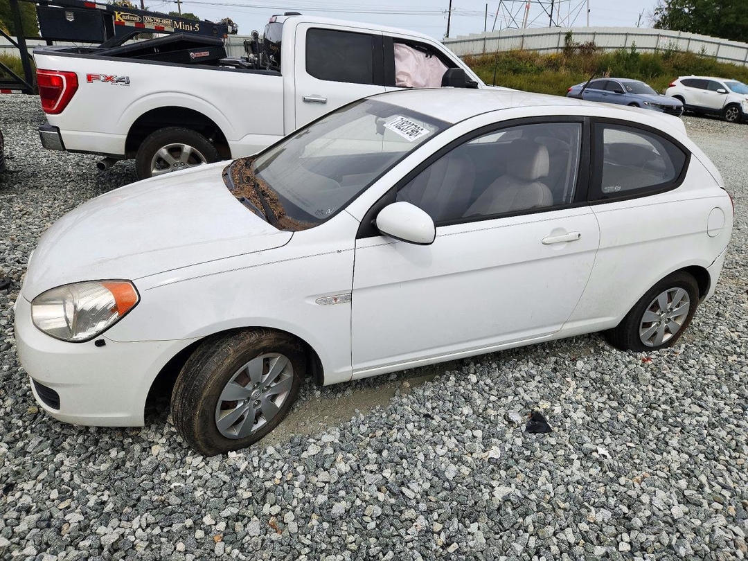 Vista de 2011 HYUNDAI ACCENT GS, ángulo 1
