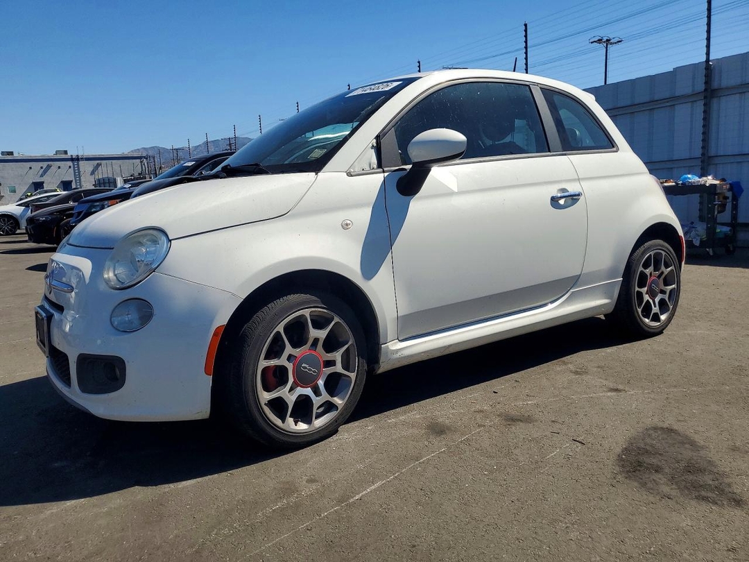 Vue de 2012 FIAT 500 SPORT, angle 1