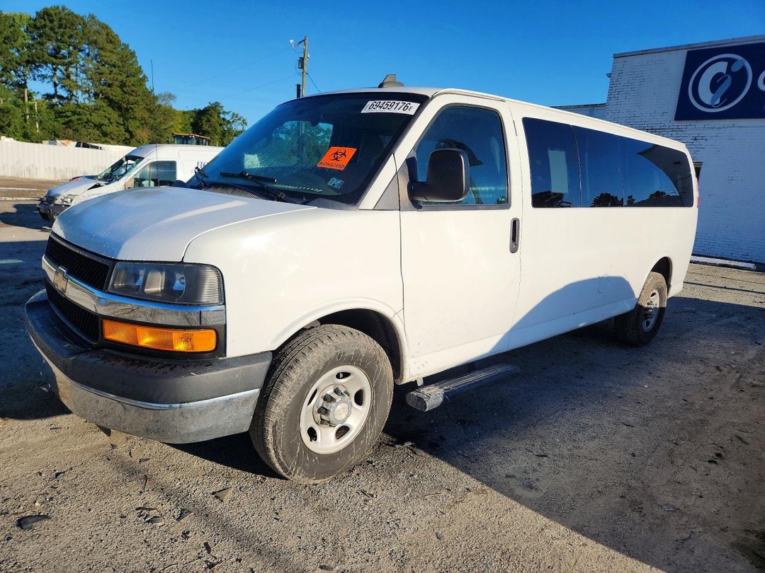 Vista de 2016 CHEVROLET EXPRESS G3500 LT, ángulo 1
