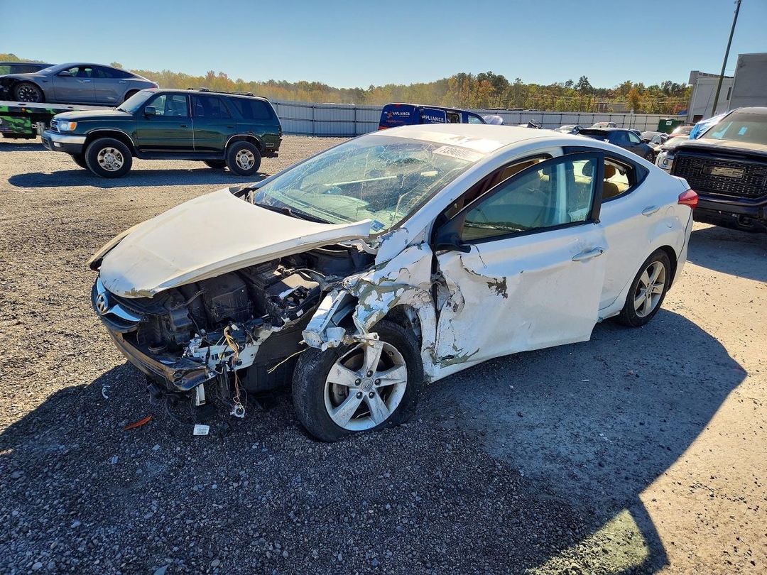 Vue de 2013 HYUNDAI ELANTRA GLS, angle 1