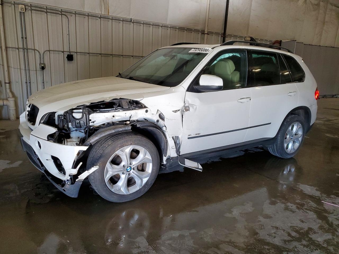 Vue de 2012 BMW X5 XDRIVE35I, angle 1