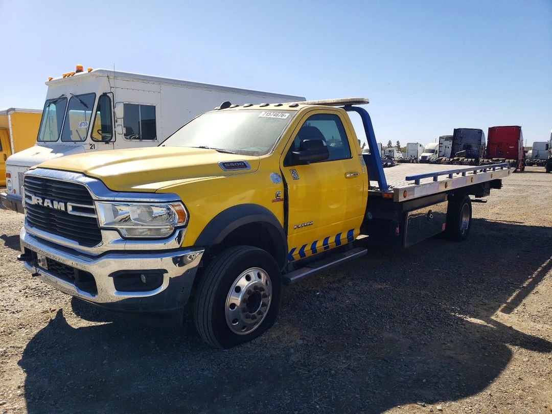 Вид 2019 RAM 5500, угол 1