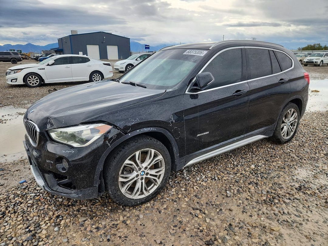 منظر 2016 BMW X1 XDRIVE28I، زاوية 1