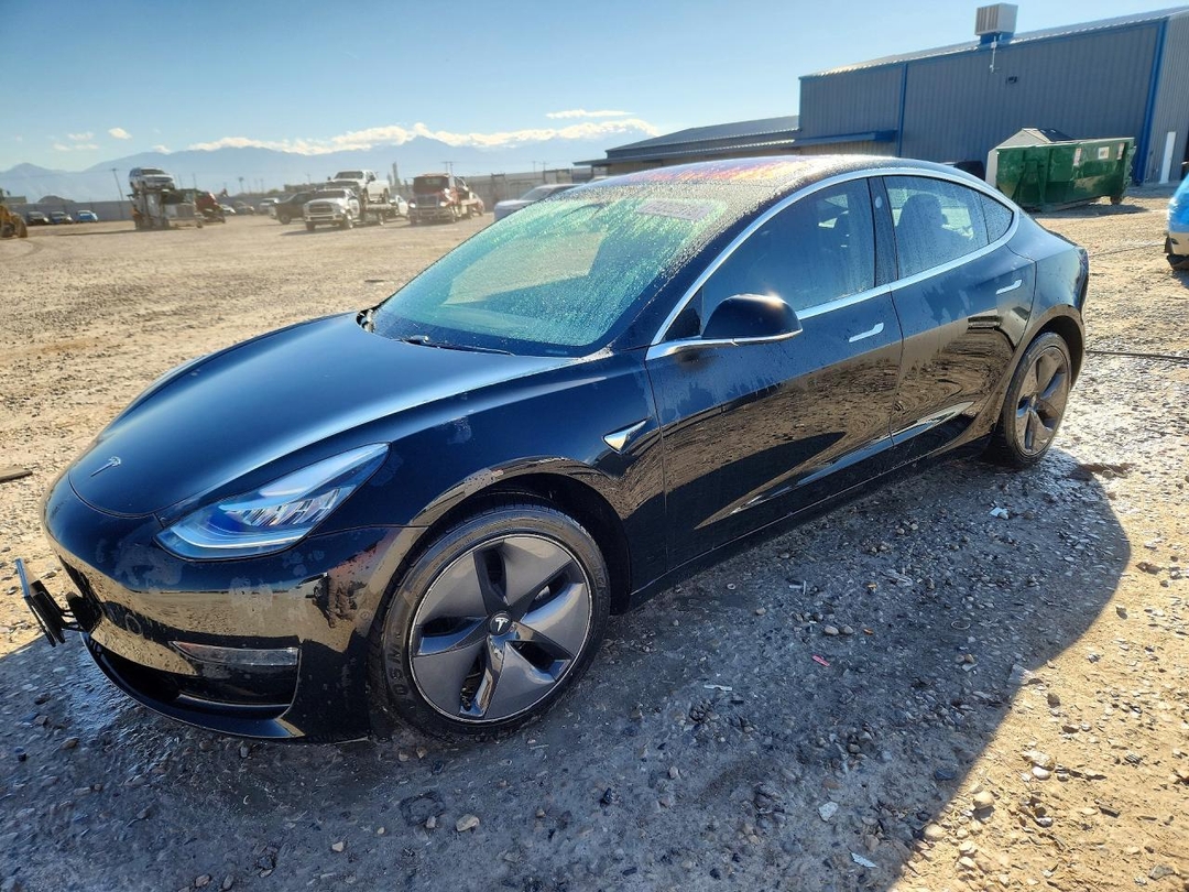 Вид 2018 TESLA MODEL 3, угол 1