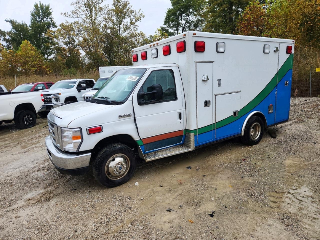 Vue de 2018 FORD ECONOLINE - AMBULANCE, angle 1