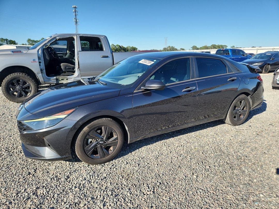 Вид 2021 HYUNDAI ELANTRA SEL, угол 1