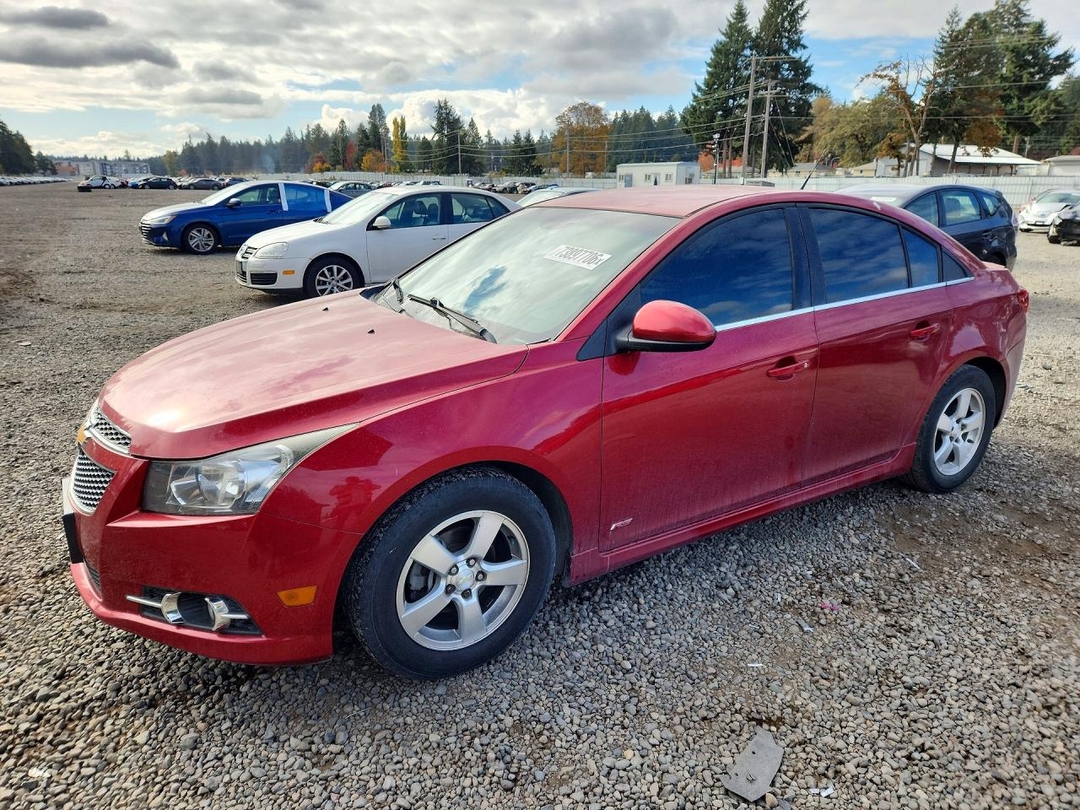 Vue de 2013 CHEVROLET CRUZE LT, angle 1