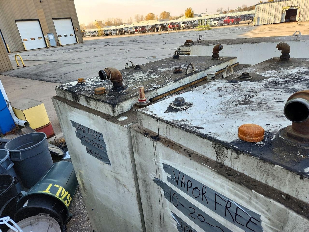 Vue de 2000 CUSTOM MAKE INDUSTRIAL EQUIPMENT, angle 1