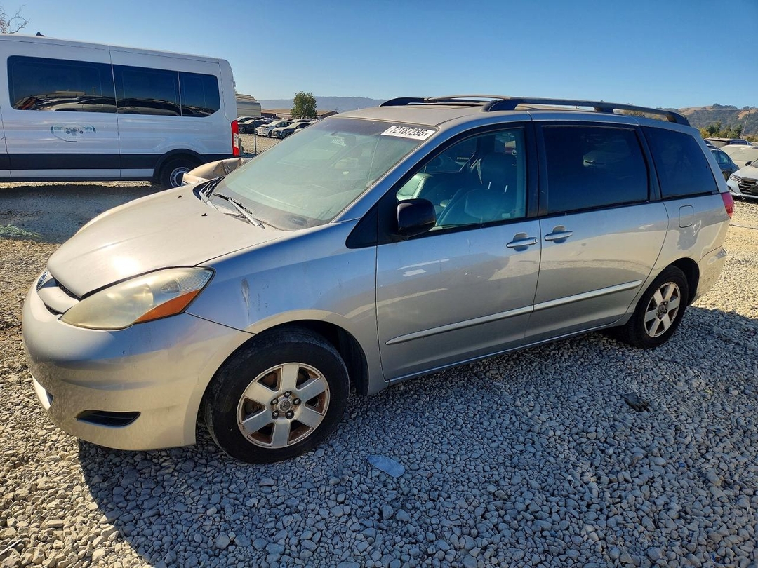 منظر 2006 TOYOTA SIENNA LE 8 PASSENGER، زاوية 1