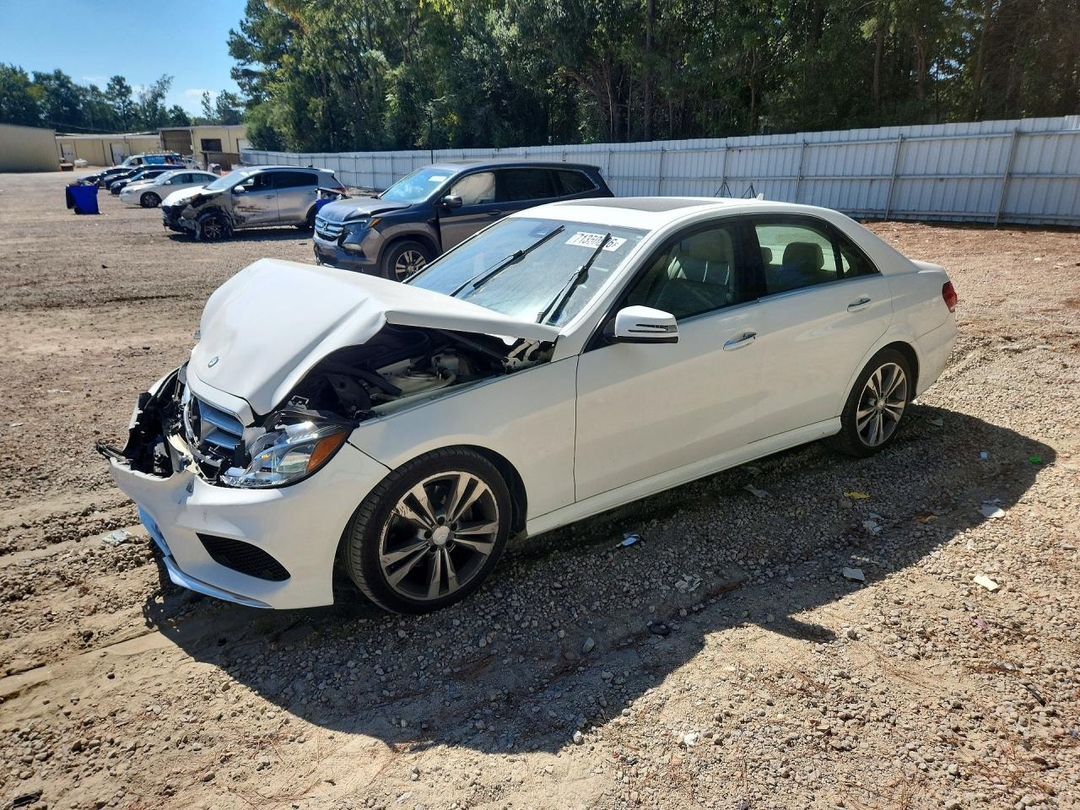 Vista de 2016 MERCEDES-BENZ E 350, ángulo 1