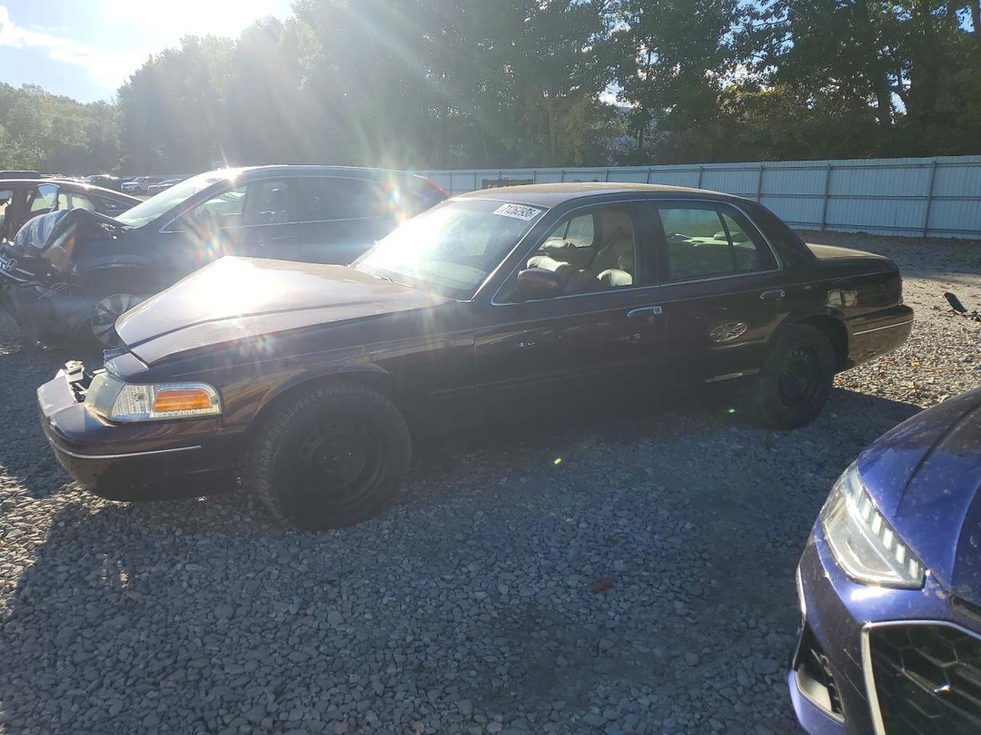 Vue de 2001 FORD CROWN VICTORIA LX, angle 1