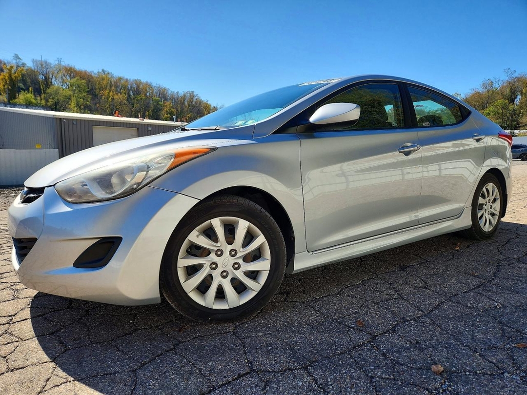 Вид 2012 HYUNDAI ELANTRA GLS, угол 1