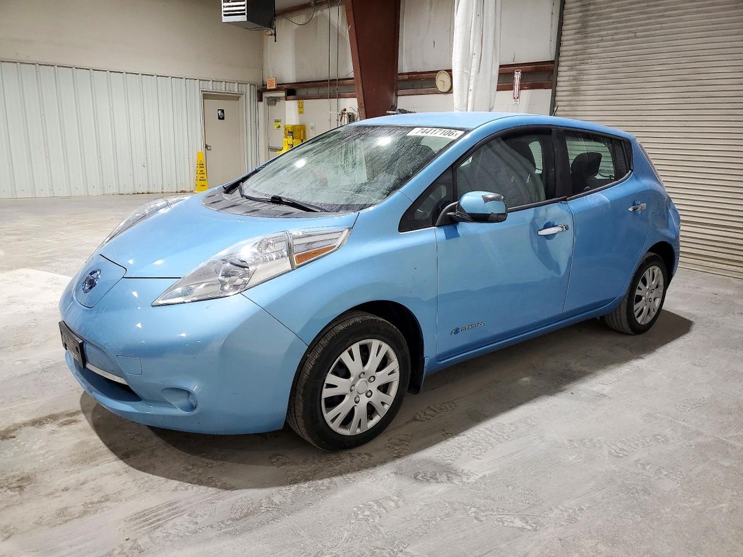 منظر 2015 NISSAN LEAF S، زاوية 1