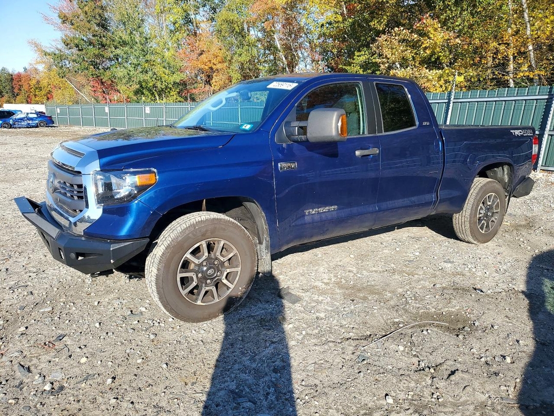 Вид 2015 TOYOTA TUNDRA SR5, угол 1
