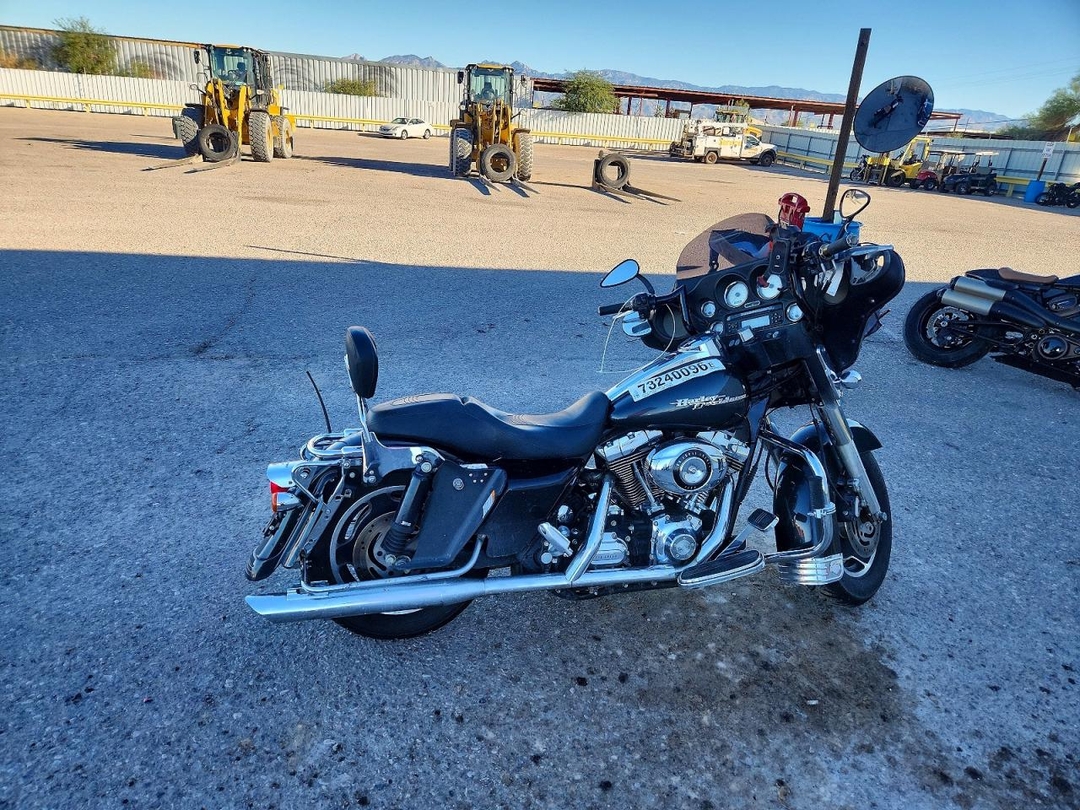 Vue de 2007 HARLEY-DAVIDSON FLHX, angle 1