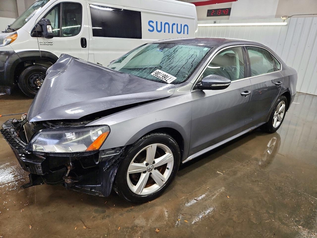 Vue de 2012 VOLKSWAGEN PASSAT SE, angle 1