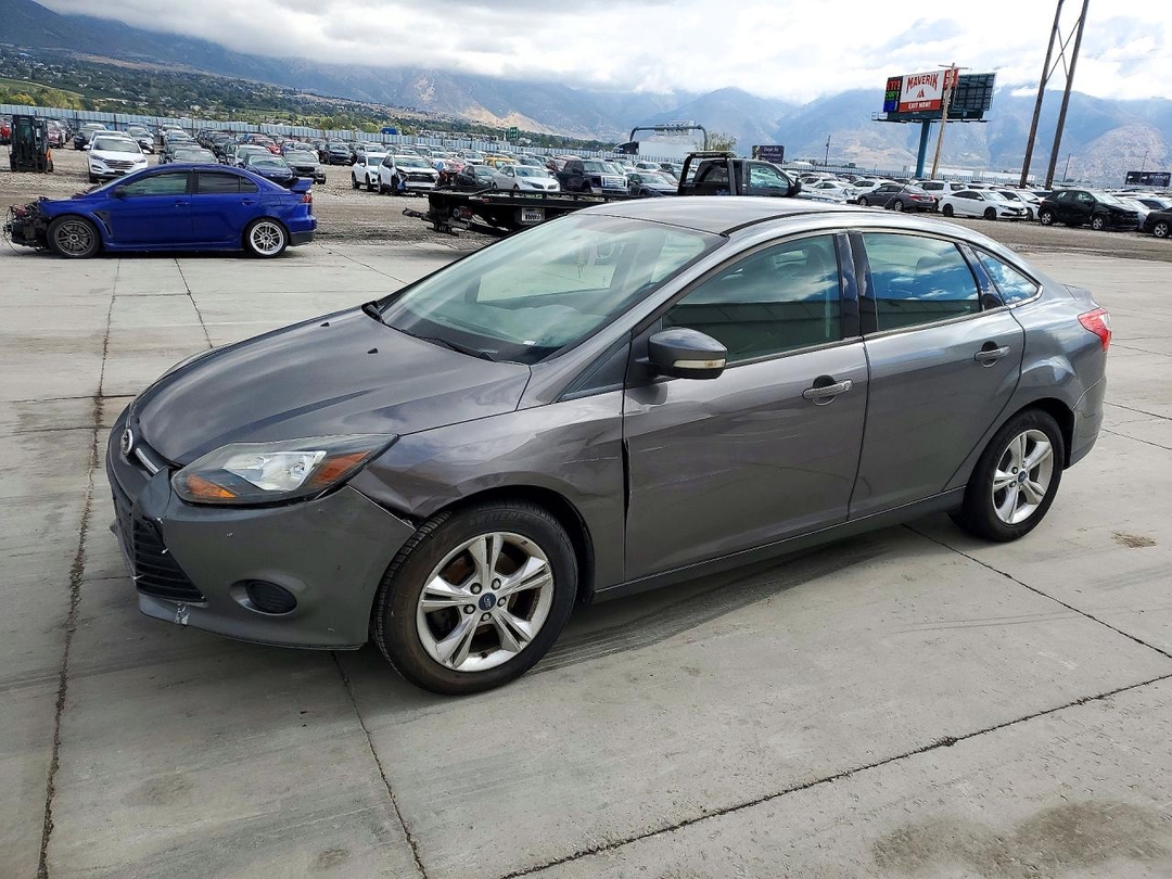 Vue de 2013 FORD FOCUS SE, angle 1