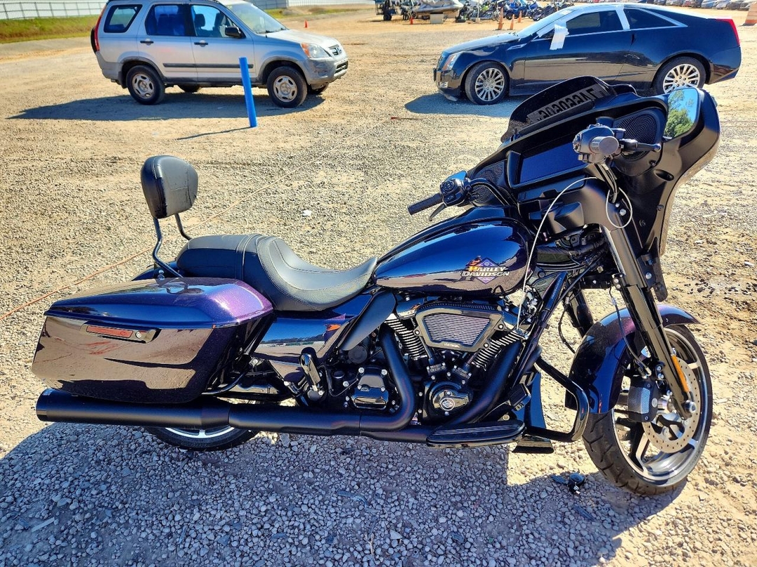 Vue de 2025 HARLEY-DAVIDSON FLHX, angle 1