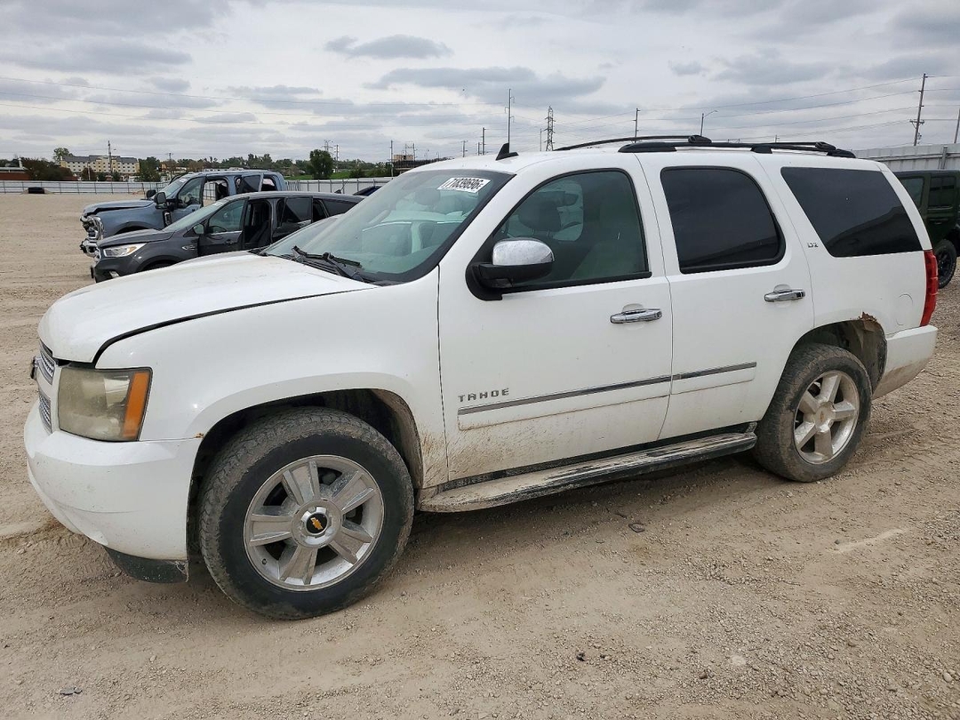 Вид 2010 CHEVROLET TAHOE K1500 LTZ, угол 1