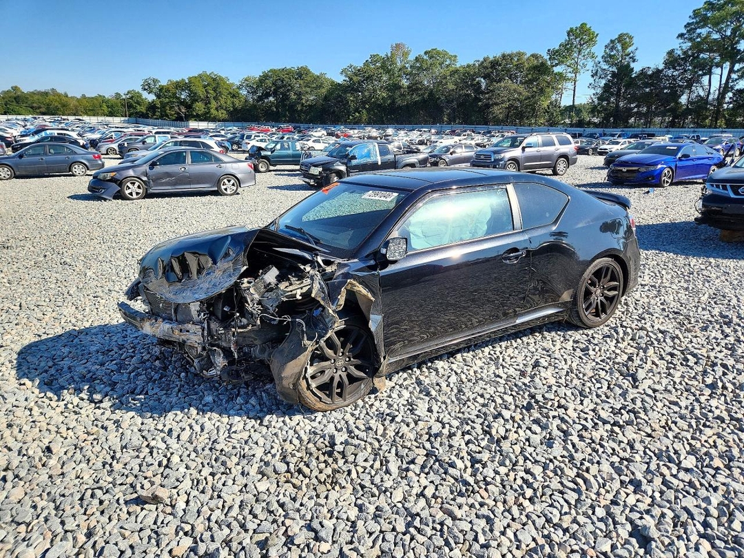 Vue de 2014 SCION TC BASE, angle 1