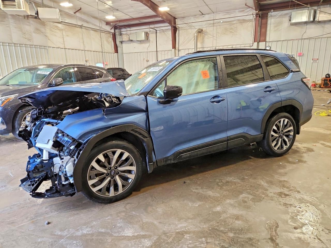 Вид 2025 SUBARU FORESTER TOURING, угол 1