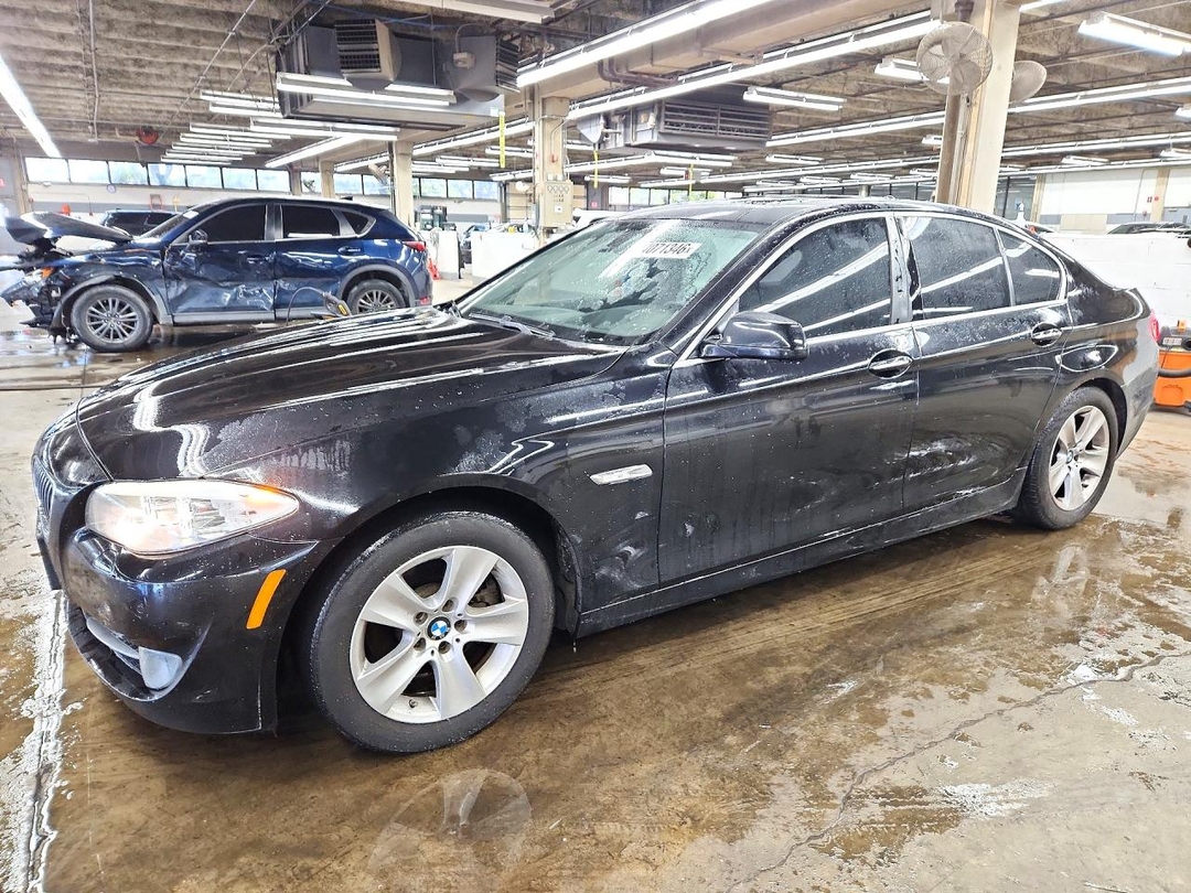 منظر 2013 BMW 528 XI، زاوية 1