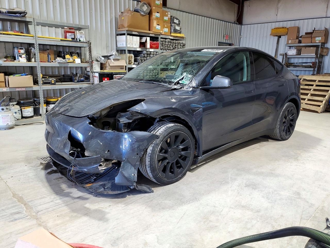 Vue de 2021 TESLA MODEL Y, angle 1