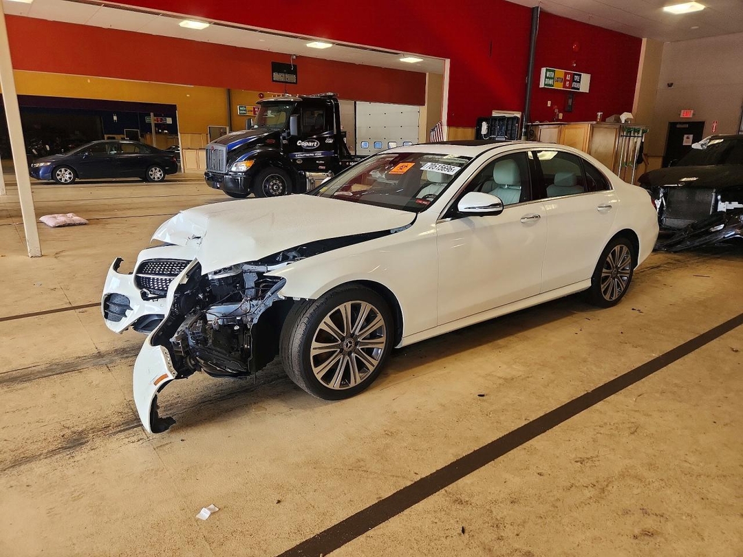 منظر 2022 MERCEDES-BENZ E 350 4MATIC، زاوية 1