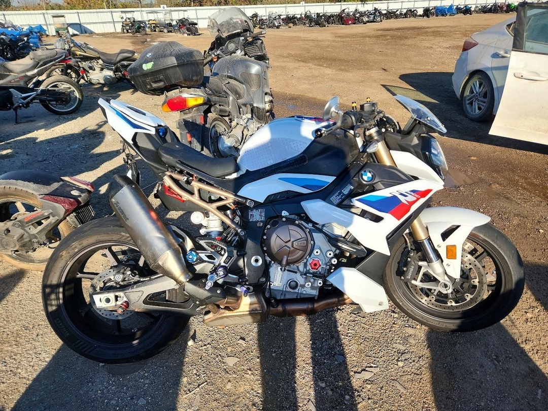 منظر 2022 BMW S 1000 R، زاوية 1