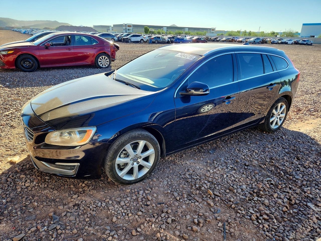 منظر 2017 VOLVO V60 T5 PREMIER، زاوية 1