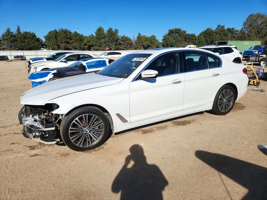 منظر 2018 BMW 530 XI، زاوية 1